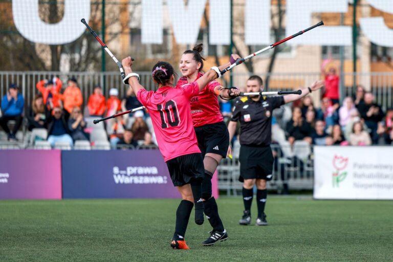Piłkarki FFK Furii Warszawa świętują zdobycie bramki