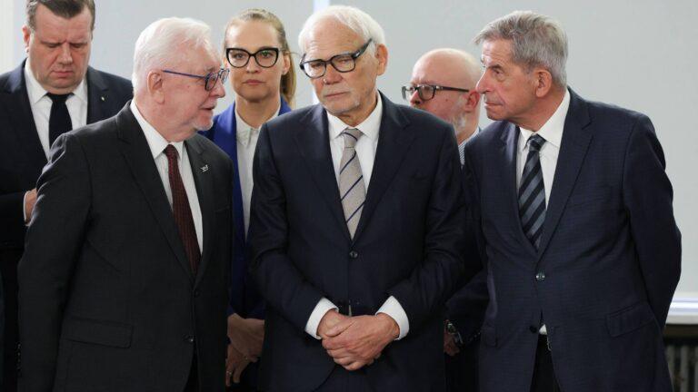 Byli prezesi TK Andrzej Zoll (z prawej), Marek Safjan (w środku) i Jerzy Stępień (z lewej)