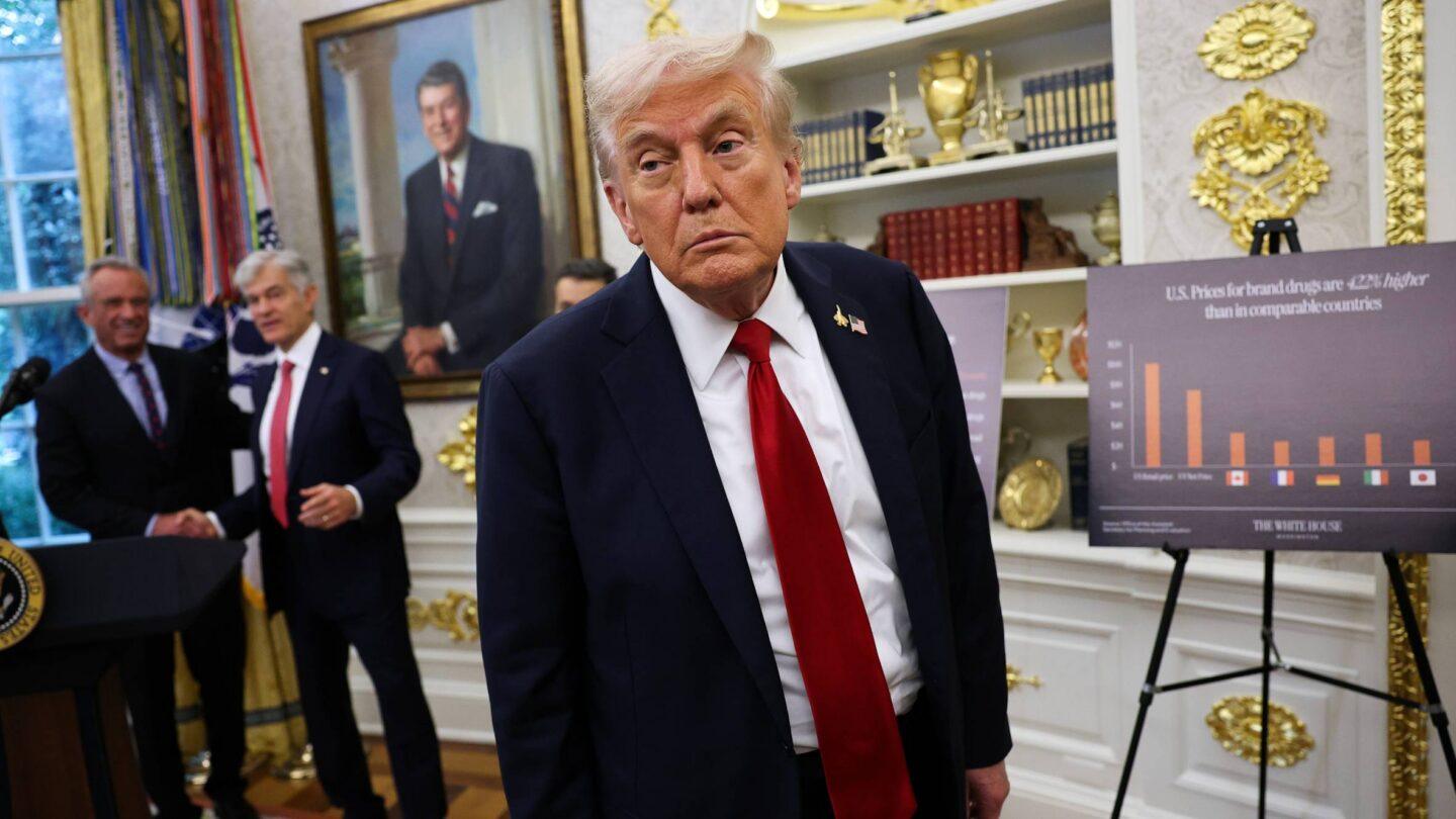 Donald Trump w Gabinecie Owalnym