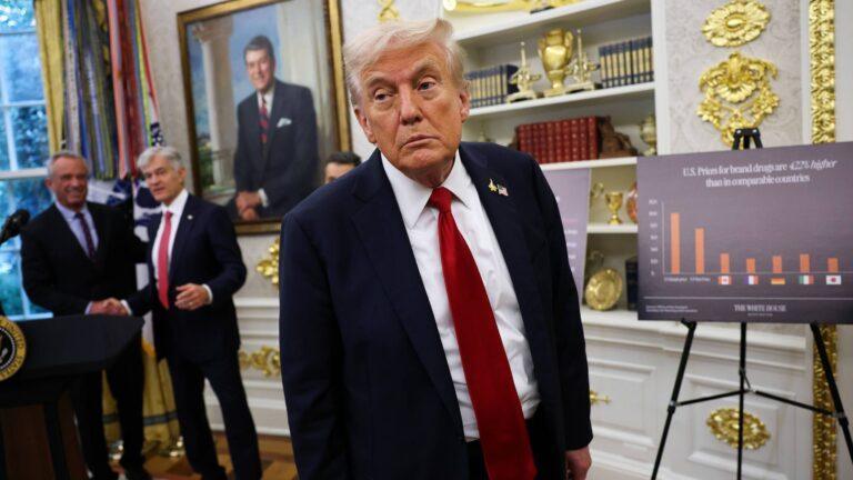 Donald Trump w Gabinecie Owalnym