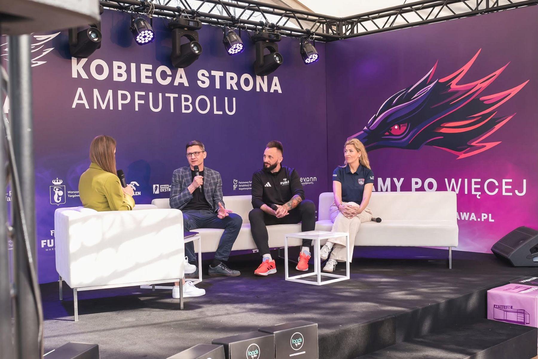 Mateusz Widłak, prezes AMP Futbol Polska, oraz założyciele drużyny FFK Furia Warszawa: Przemysław Szabat i Lidia Krawczyk.