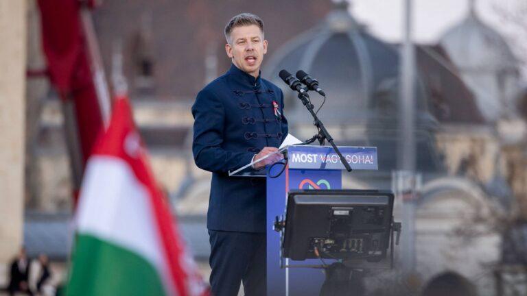 Peter Magyar na wyborczym wiecu