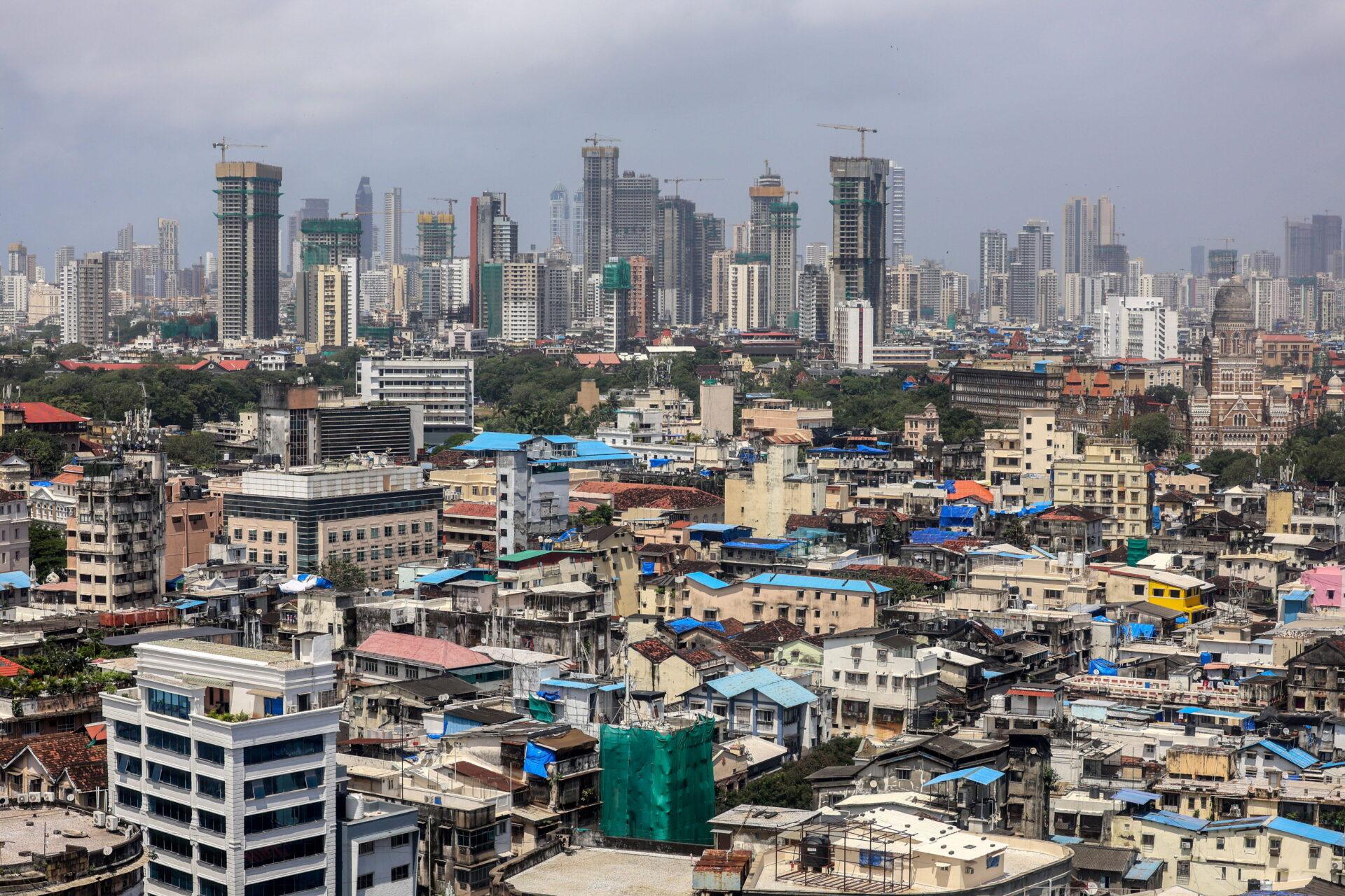 Panorama miasta z wieżowcami w tle