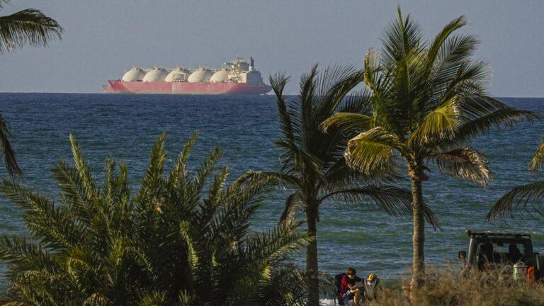 Gazowiec płynący w stronę cieśniny Ormuz