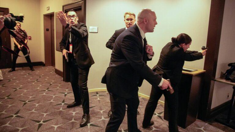 Reakcja funkcjonariuszy w trakcie strzelaniny na gali Stowarzyszenia Korespondentów Białego Domu w Waszyngtonie