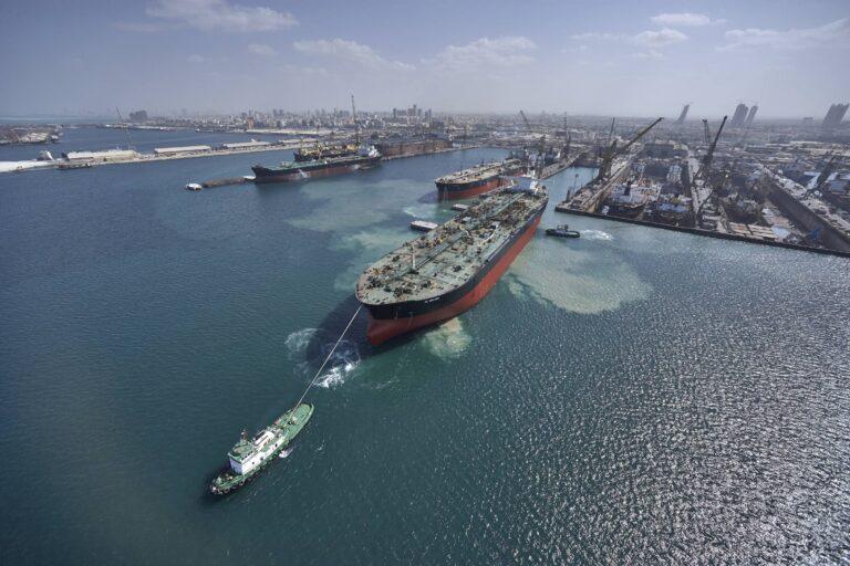 Tankowce w dubajskim porcie