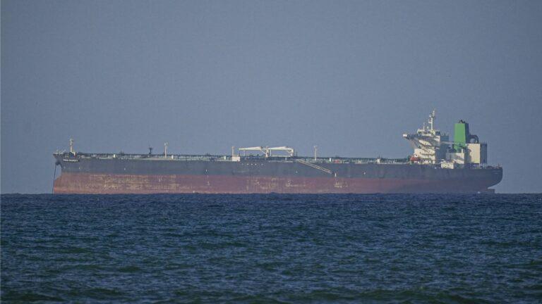Tankowiec nieopodal cieśniny Ormuz. Fot. Shady Alassar/Anadolu via Getty Images