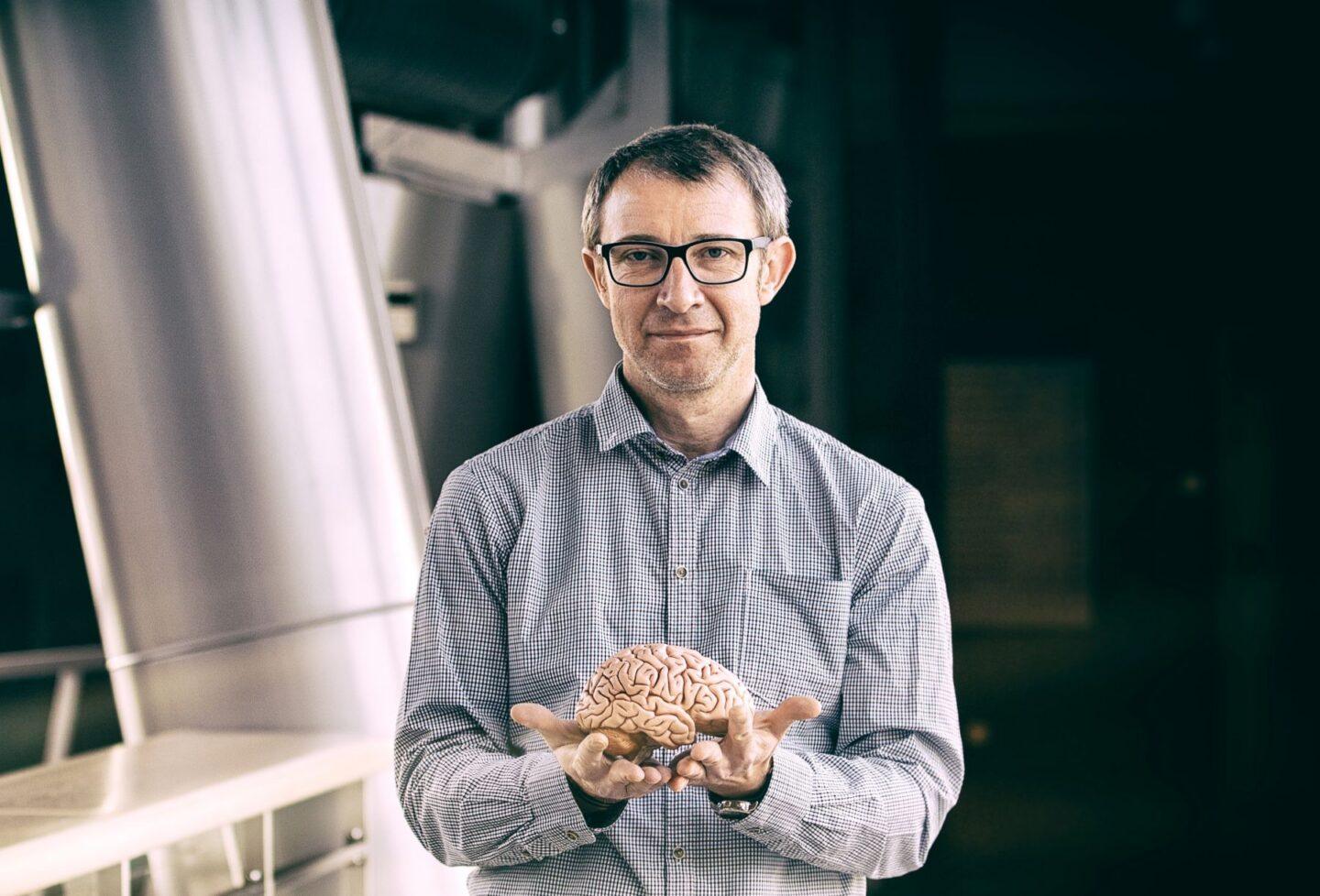 Wojciech Glac, doktor neurobiologii i popularyzator wiedzy o mózgu