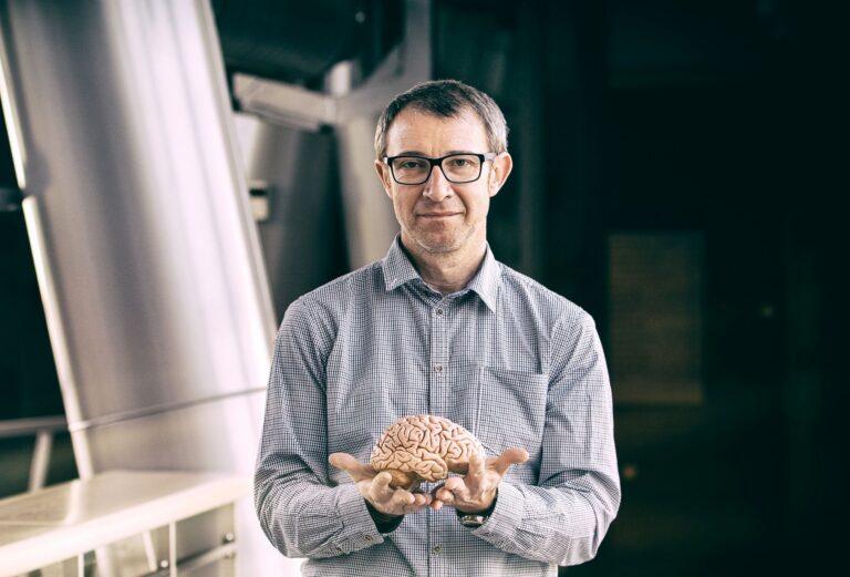 Wojciech Glac, doktor neurobiologii i popularyzator wiedzy o mózgu