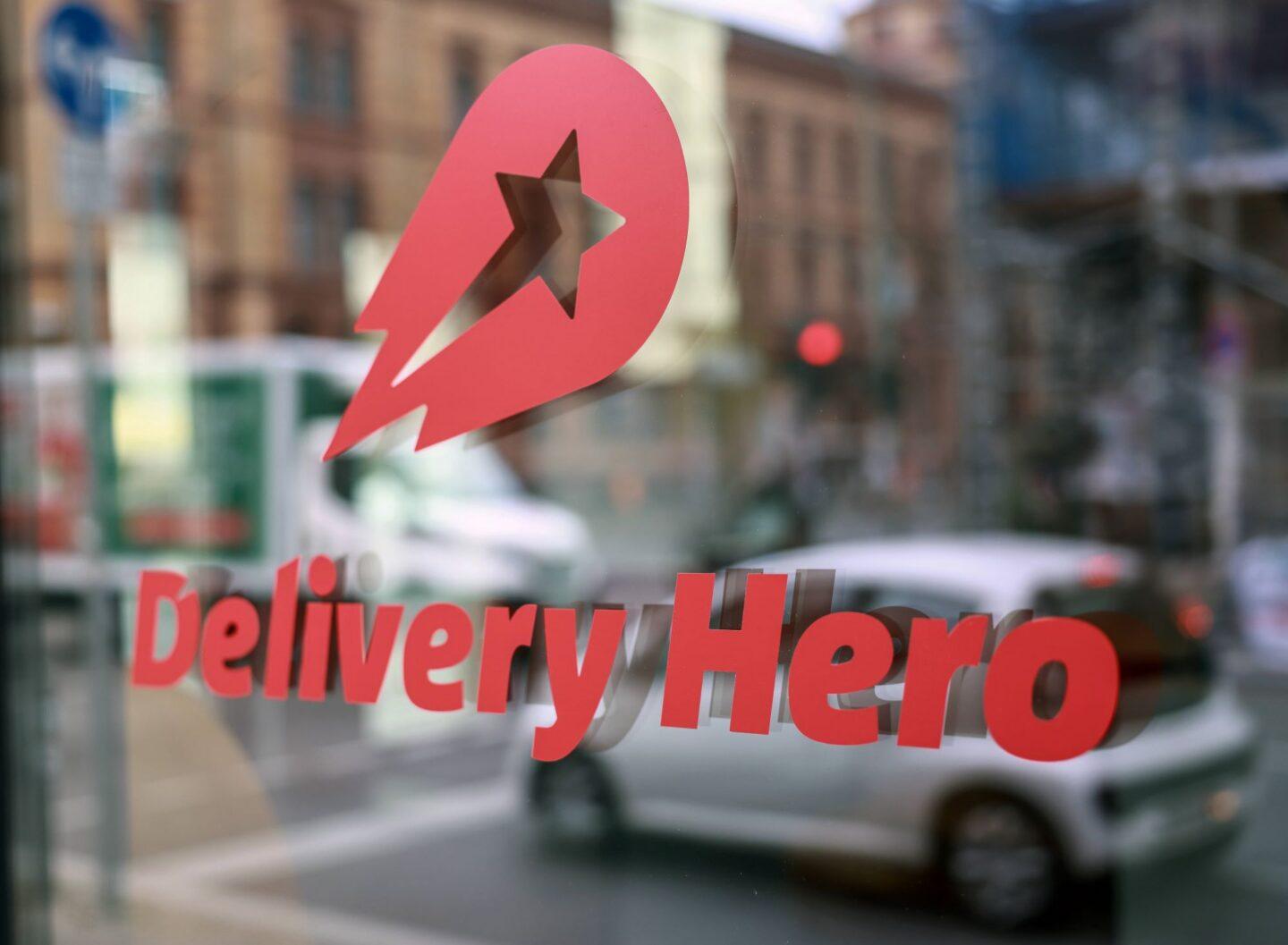 Zdjęcie przedstawia logo Delivery Hero