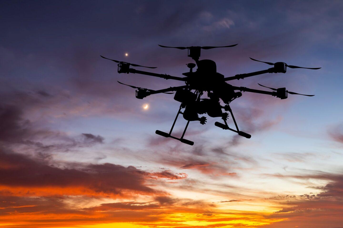 Dron wojskowy