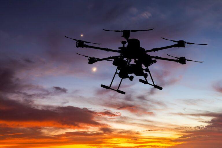 Dron wojskowy