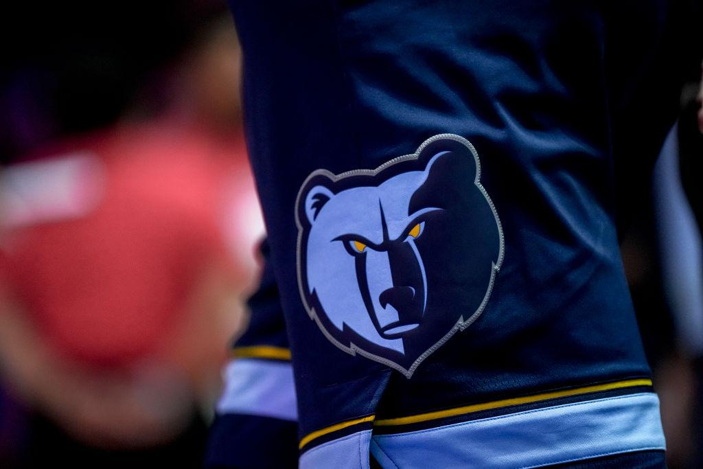 Logo Memphis Grizzlies na spodenkach