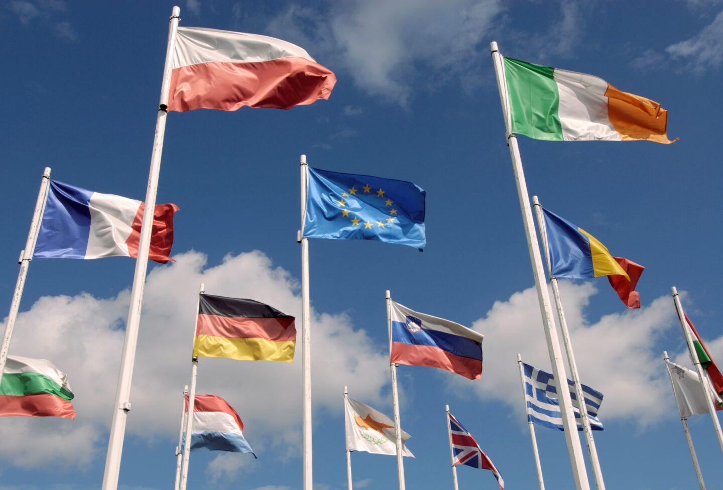 Polska, Włochy, UE, flagi.