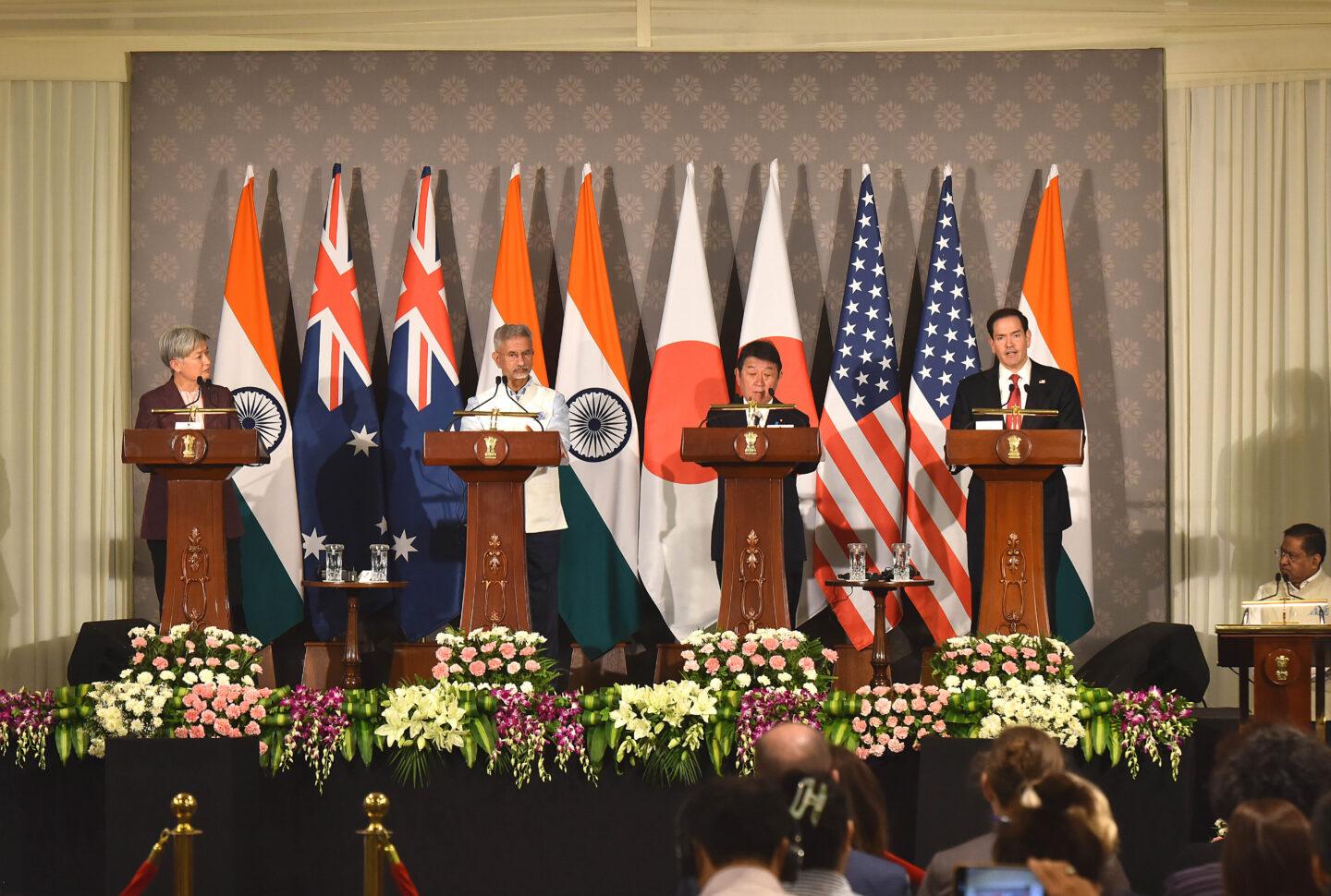 Od lewej: minister spraw zagranicznych Australii Penny Wong, minister spraw zagranicznych Indii Subrahmanyam Jaishankar, minister spraw zagranicznych Japonii Toshimitsu Motegi i sekretarz stanu USA Marco Rubio
