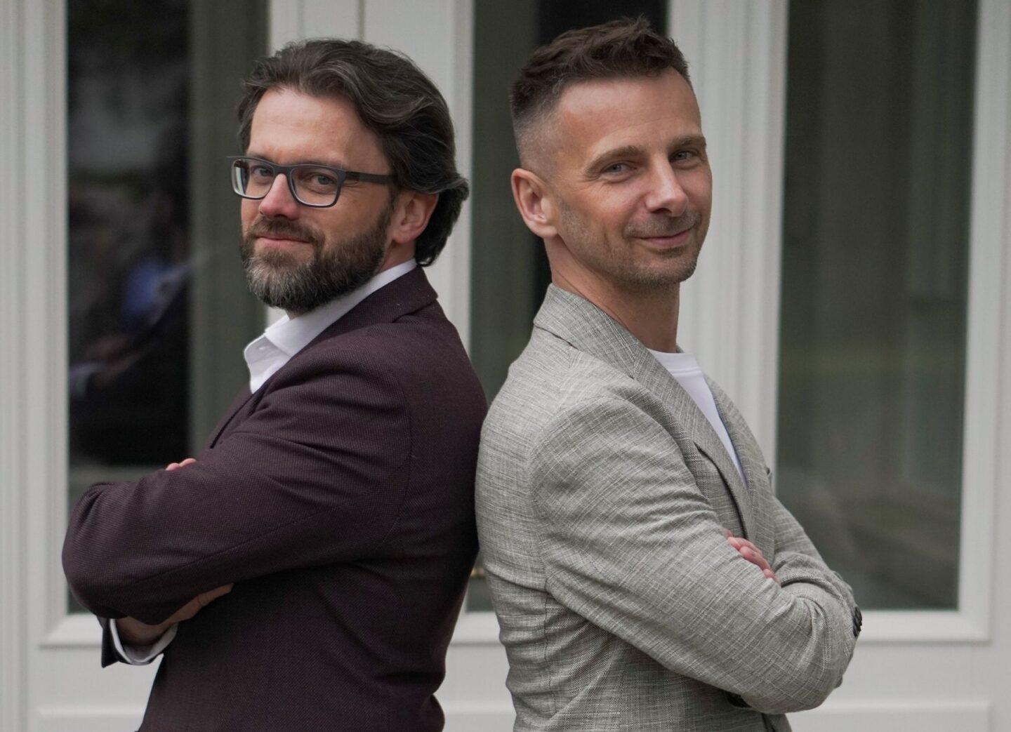 Sebastian Kuk, członek zarządu WeSub (z lewej), oraz Mariusz Szałagan, prezes i współzałożyciel WeSub