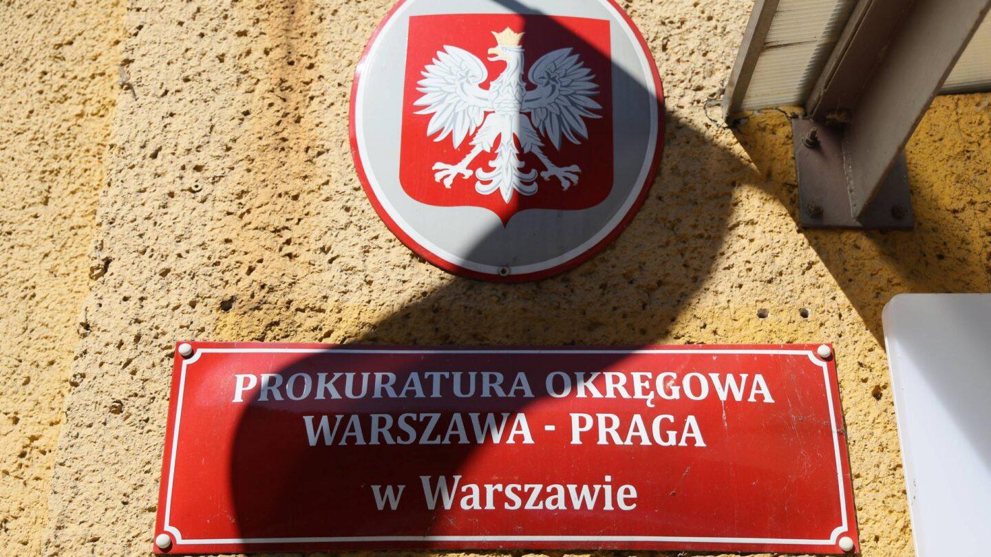 Tabliczka informacyjna na siedzibie Prokuratury Okręgowej Warszawa-Praga