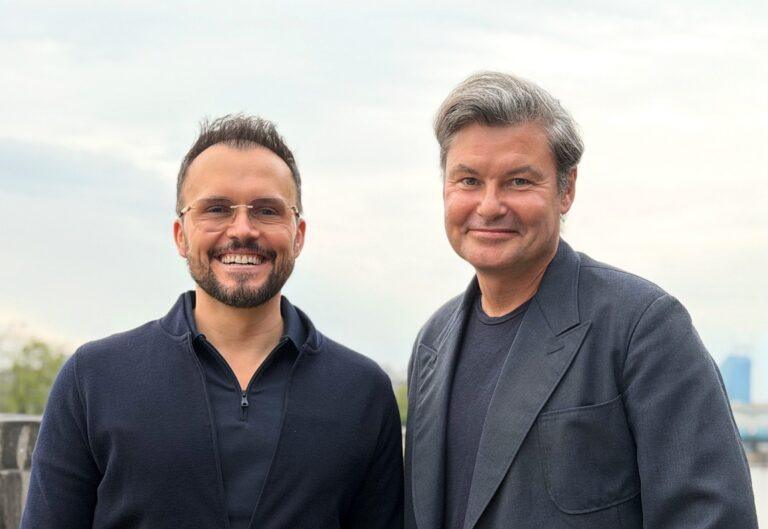 Krzysztof Krawczyk (z prawej), oprócz zaangażowania kapitałowego, objął także w G2A funkcję przewodniczącego rady doradczej. To nowy organ w G2A, biznesie założonym przez Bartosza Skwarczka
