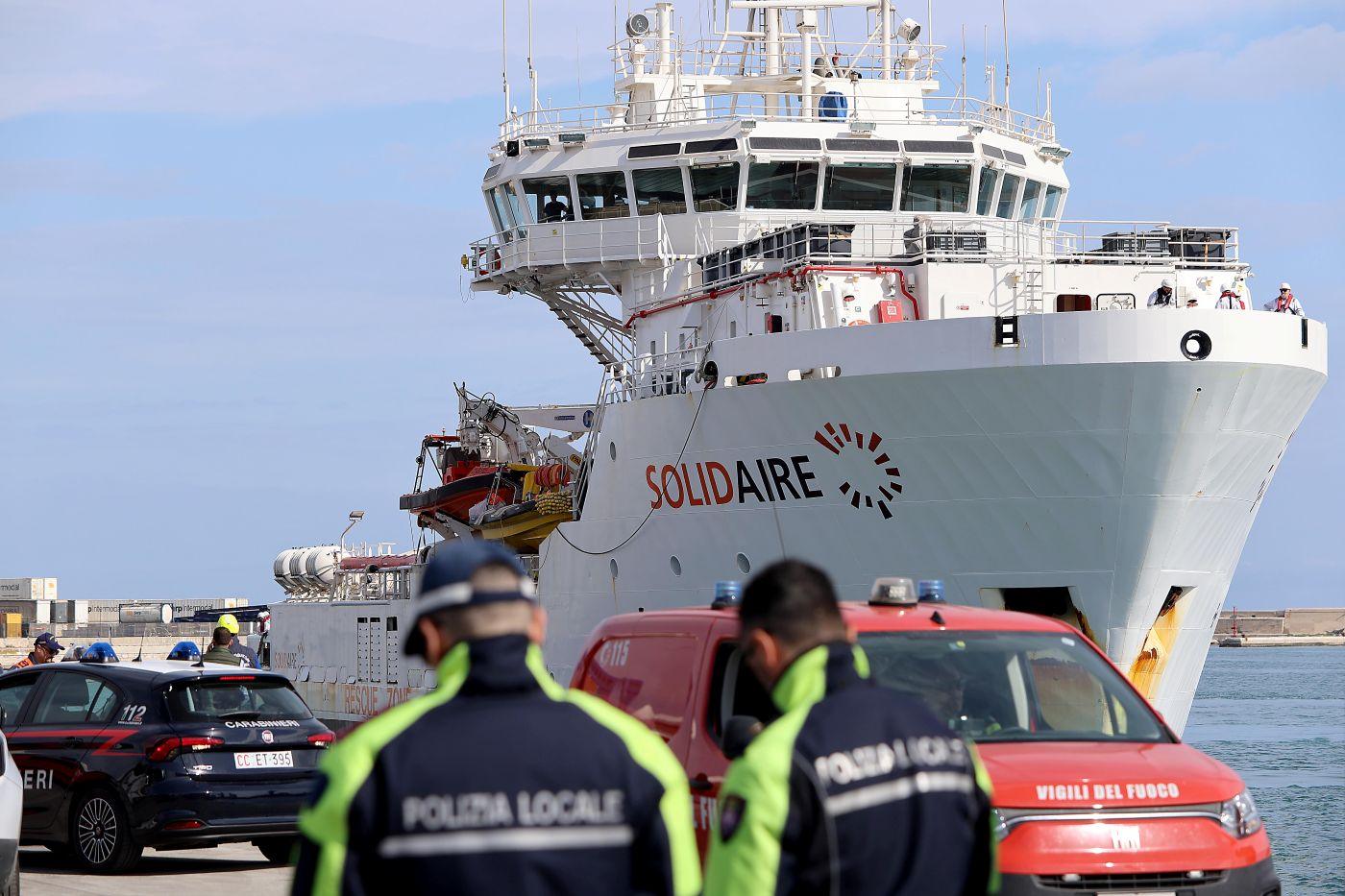 Na statku znajduje się 152 migrantów uratowanych na Morzu Śródziemnym, około 33 mile morskie od wybrzeża Libii.