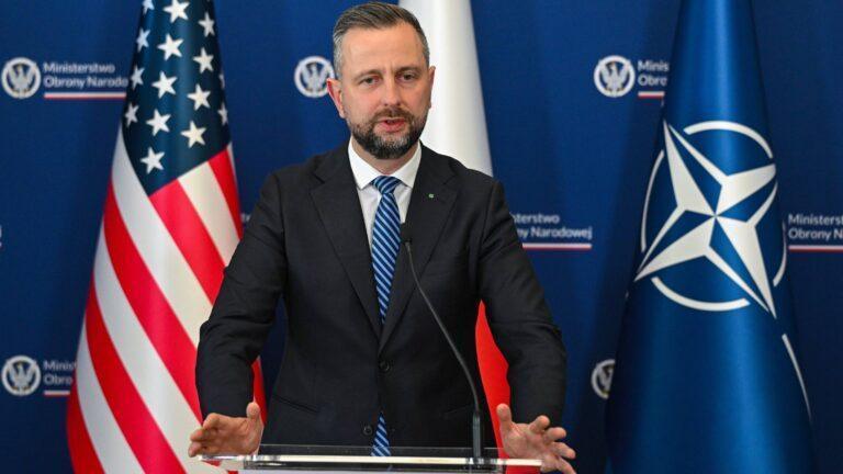 Wicepremier, szef MON Władysław Kosiniak-Kamysz na konferencji prasowej w siedzibie resortu w Warszawie