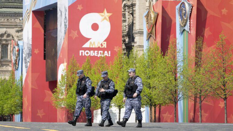Członkowie Rosgwardii patrolują Plac Czerwony