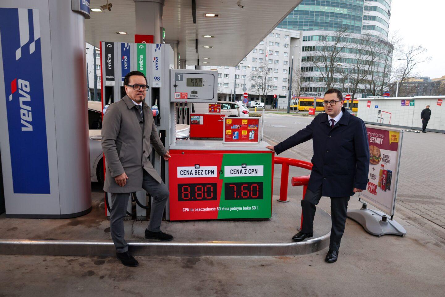 Minister aktywów państwowych Wojciech Balczun i minister energii Miłosz Motyka