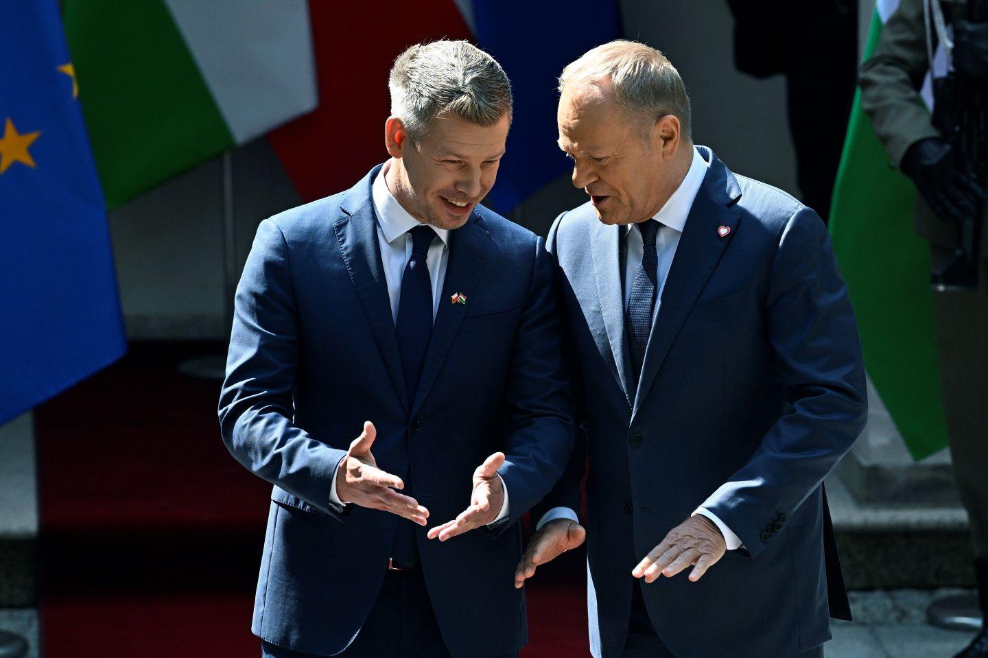 Premier Donald Tusk i premier Węgier Peter Magyar w trakcie spotkania