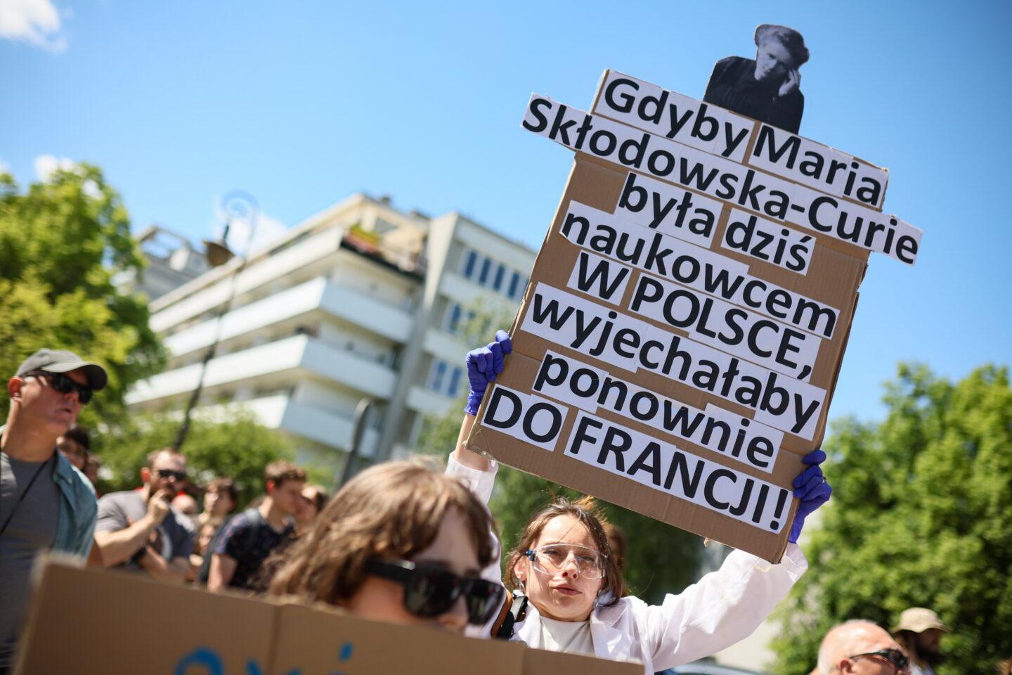 Protest środowiska naukowego pod Sejmem 27 maja 2026 r.