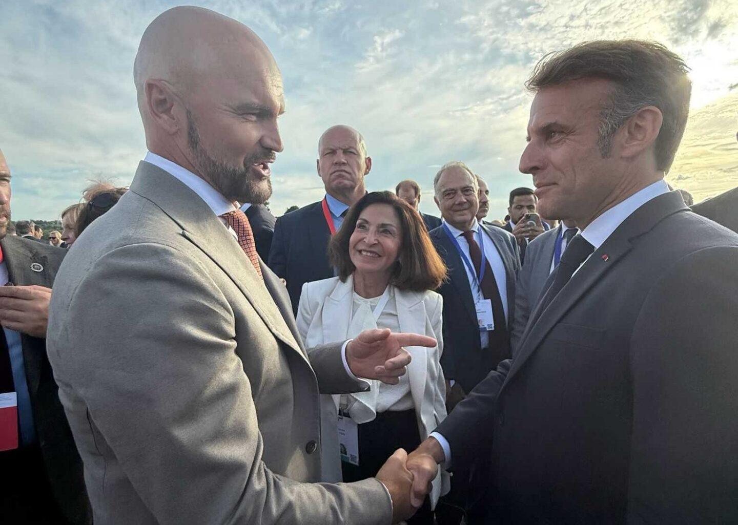 Rafał Brzoska (z lewej) i Emmanuel Macron