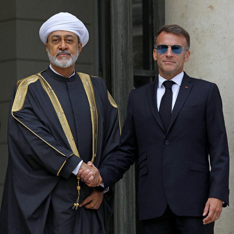 Prezydent Francji Emmanuel Macron i sułtan Omanu Hajsam ibn Tarik al-Said