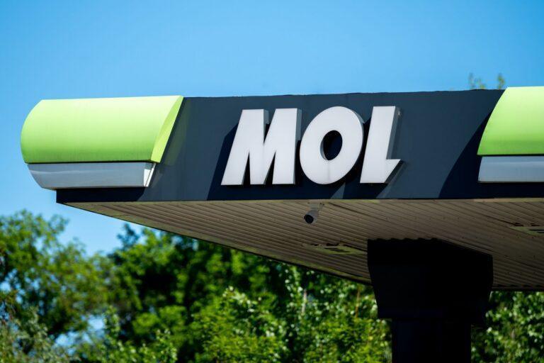 Stacja benzynowa MOL w Skawinie