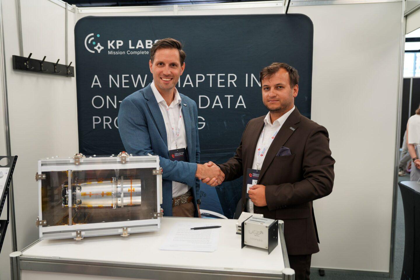 CEO KP Labs Michał Zachara (po lewej) oraz COO Scanway Mikolaj Podgórski