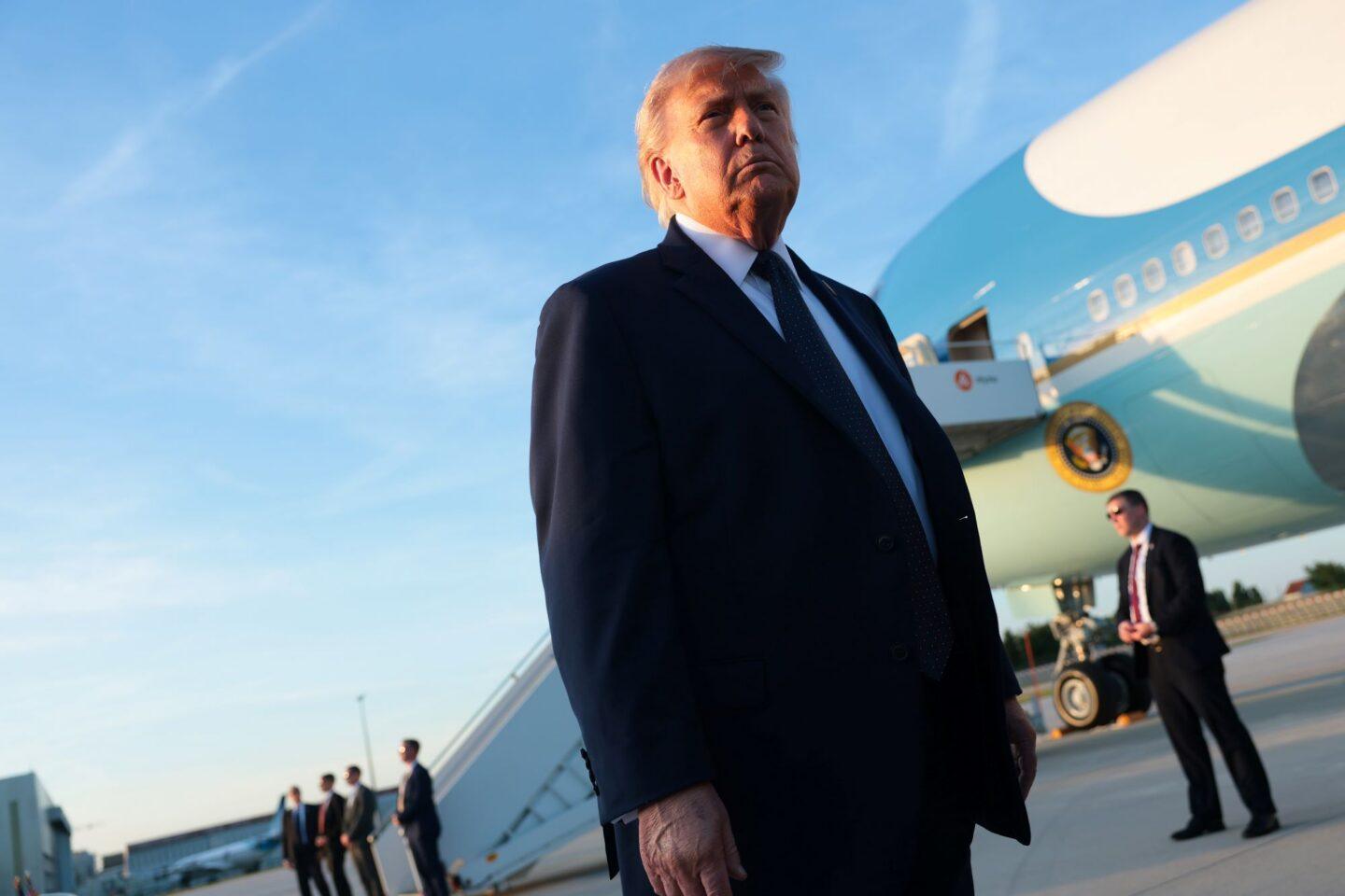 Donald Trump na lotnisku Orly w Paryżu