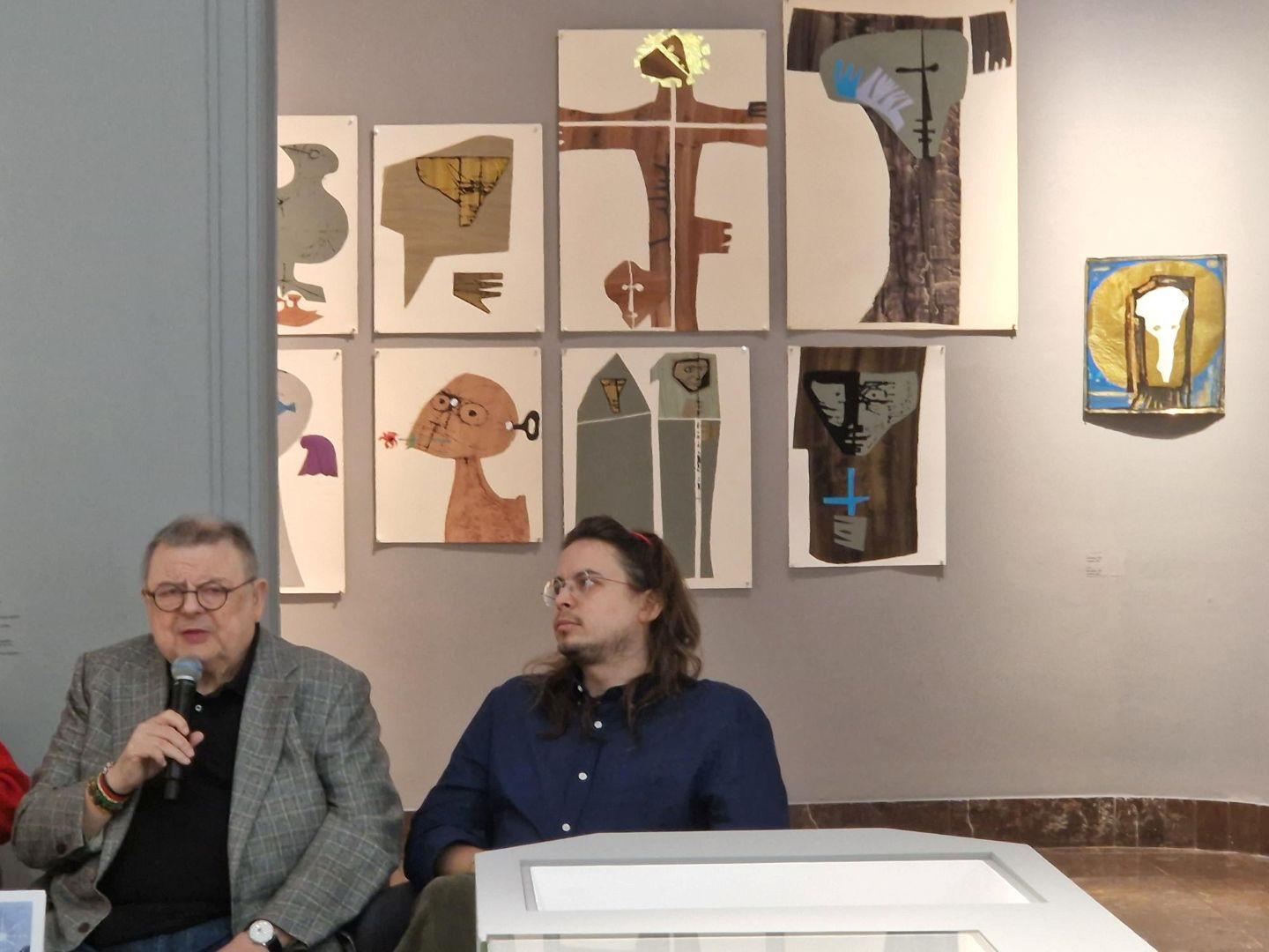 Wojciech Mann i jego syn Marcin na wystawie prac Kazimierza Manna.