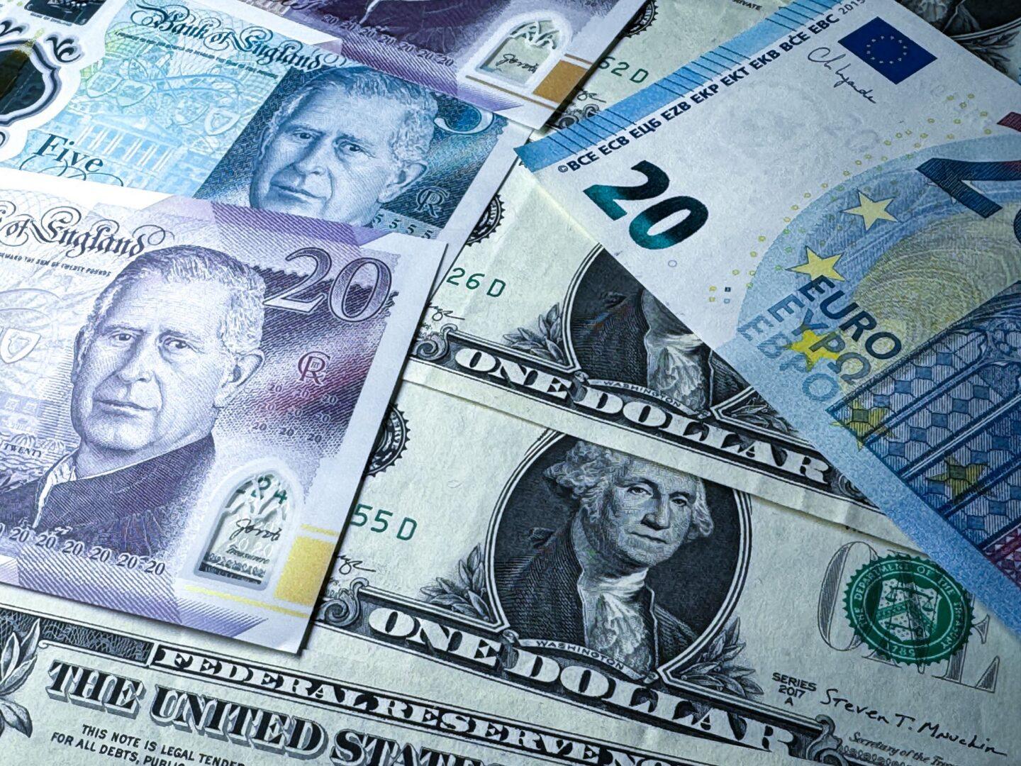 Banknoty - dolar, euro, funt