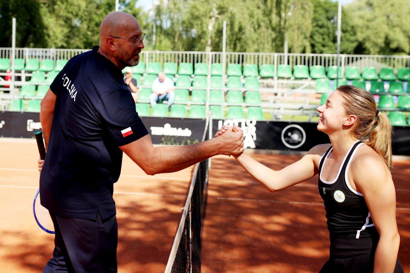 Maja Chwalińska, polska tenisistka, wraz z Jakubem Rutnickim, ministrem sportu i turystyki