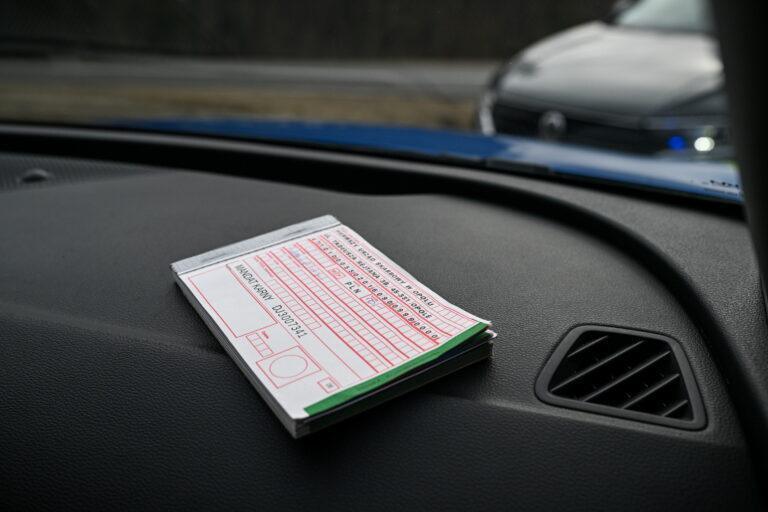 Bloczek mandatów policji