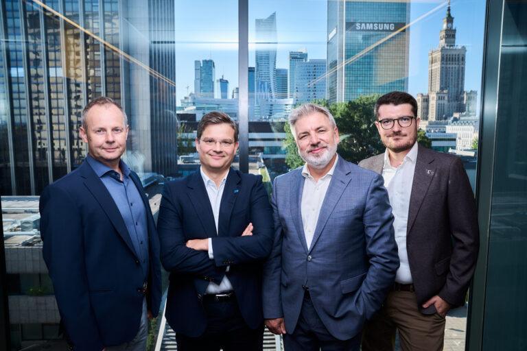 Osoby zaangażowane w Trimlogic. Od lewej: Sebastian Jankowski, Dyrektor działu IT-EAM w AIUT; Marek Gabryś, Prezes AIUT; Jarosław Łukasiewicz, CEO Trimlogic; Michał Chabowski, Managing Partner, Rubicon Partners