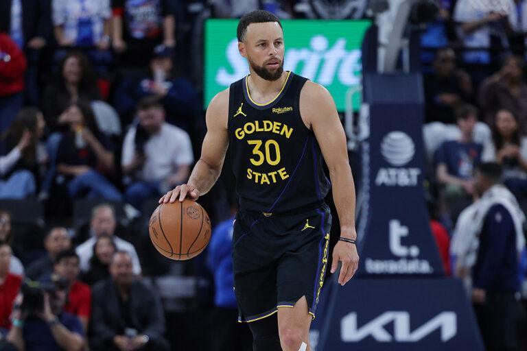Stephen Curry w koszulce z naszywką Rakuten