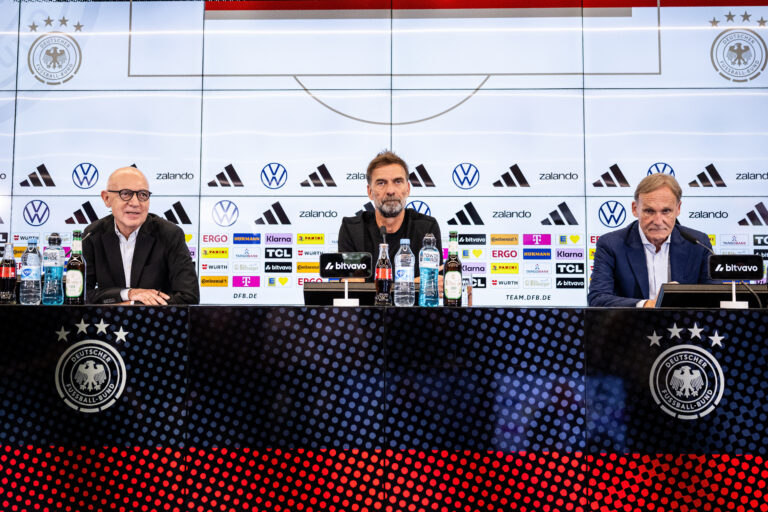 Konferencja niemieckiego związku piłki nożnej, na której Jurgen Klopp został przedstawiony jako nowy selekcjoner