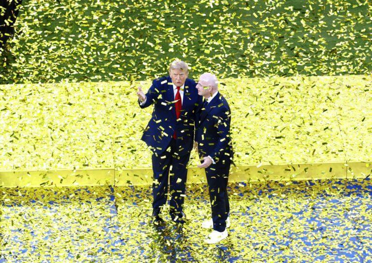 Gianni Infantino i Donald Trump podczas ceremonii koronacji nowego mistrza świata