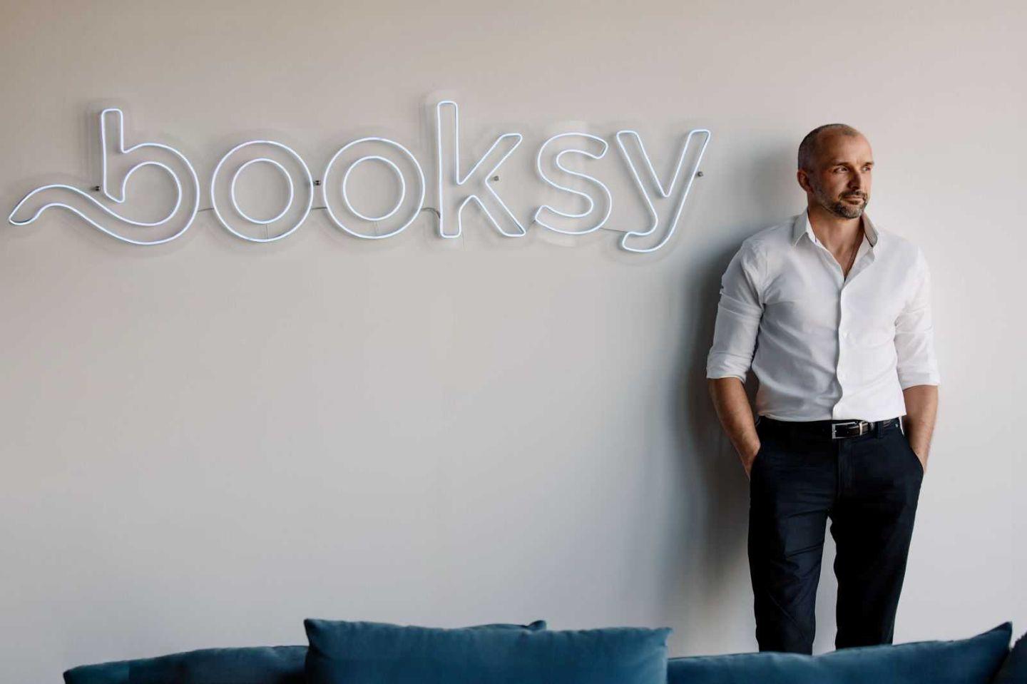 Konrad Howard, współzałożyciel Booksy, który obecnie nie działa operacyjnie w tej spółce, natomiast inwestuje w startupy.