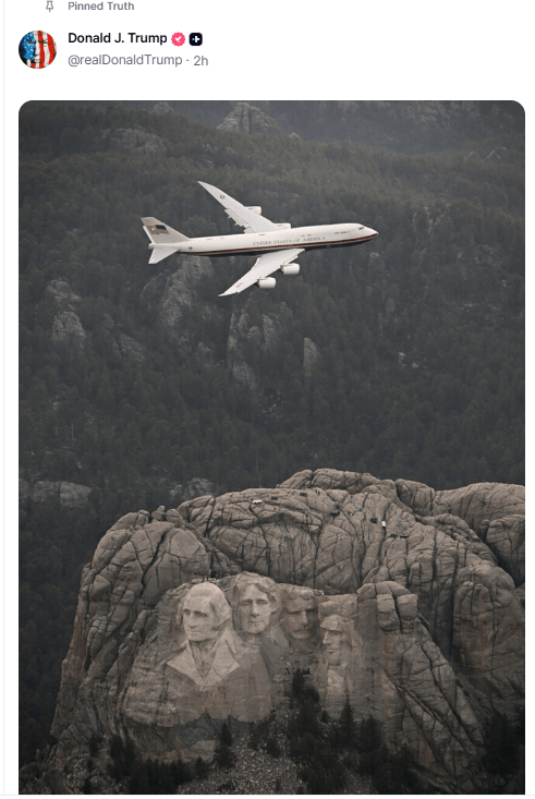 Samolot Air Force nad Mount Rushmore