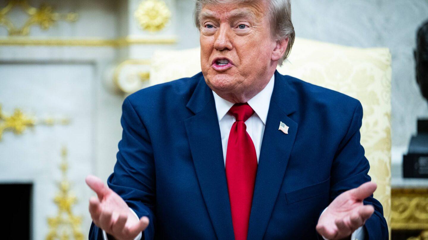 Prezydent USA Donald Trump w Gabinecie Owalnym w Białym Domu