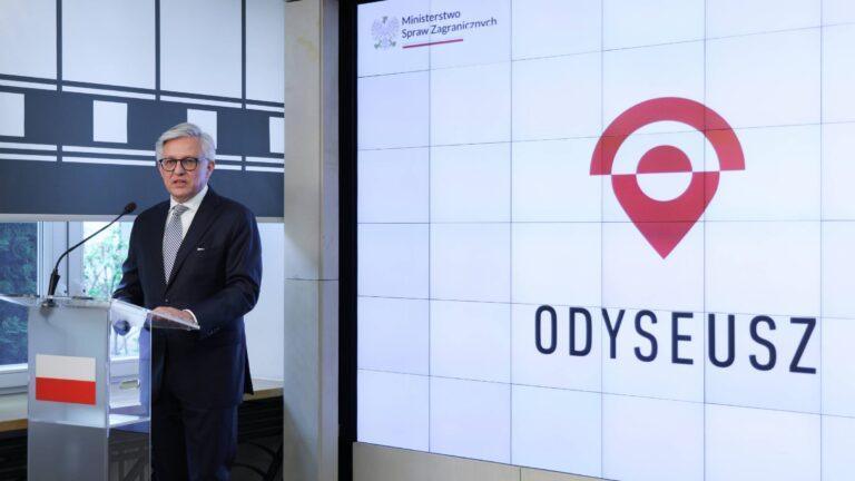 Wiceminister Artur Harazim podczas prezentacji nowej odsłony systemu Odyseusz