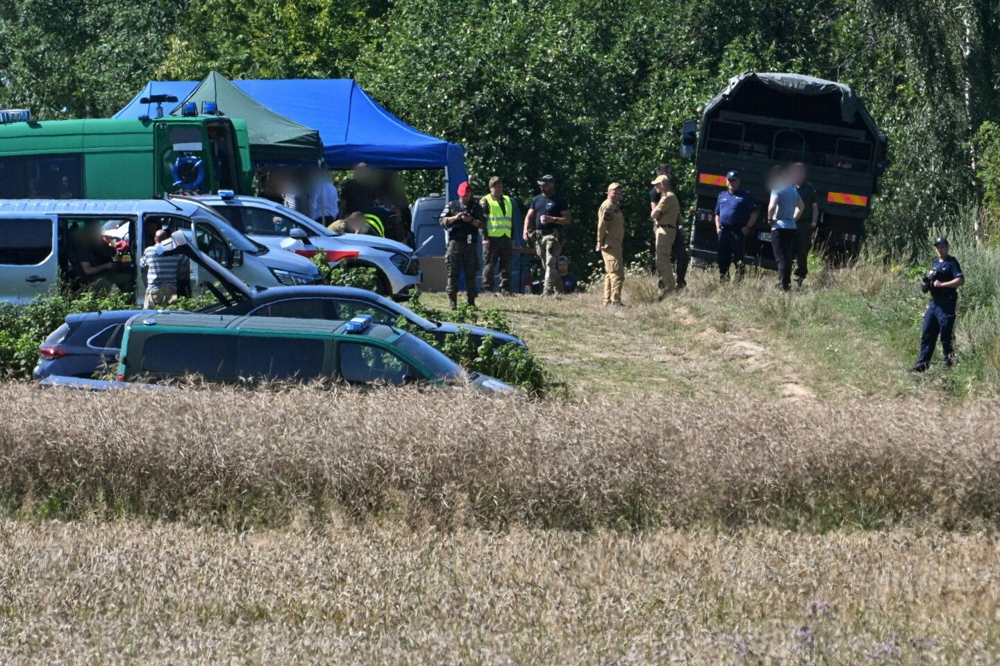 Służby w miejscu upadku rosyjskiej rakiety