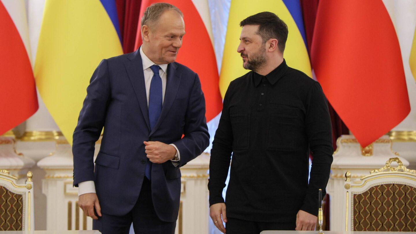 Premier RP Donald Tusk (z lewej) oraz prezydent Ukrainy Wołodymyr Zełenski