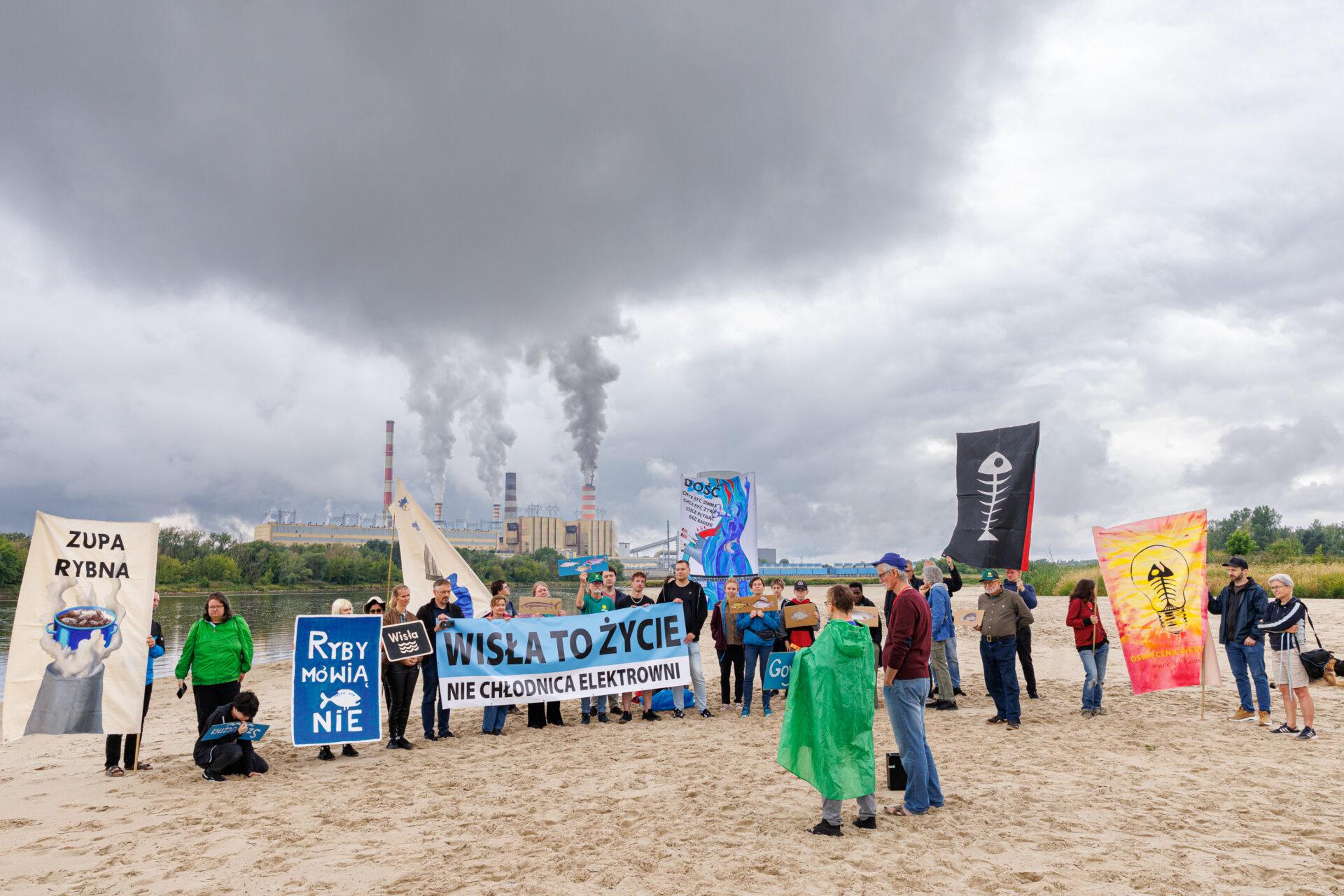 Protest ekologów przy Elektrowni Kozienice