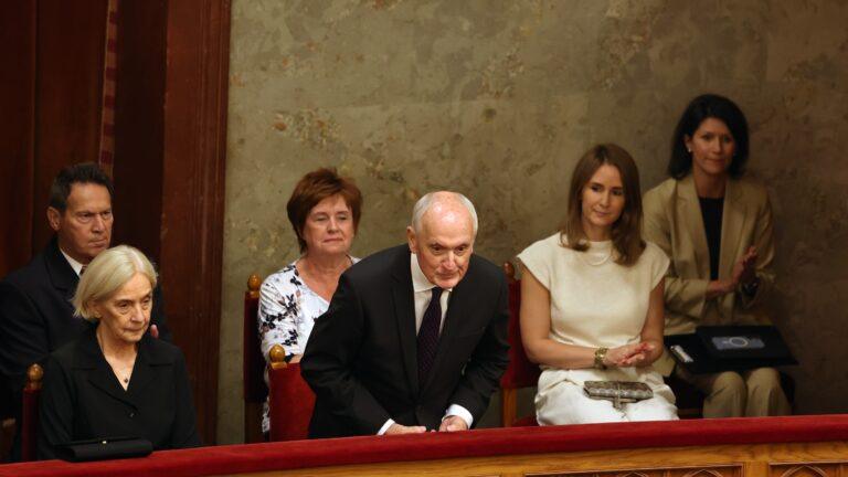 Nowo wybrany prezydent Węgier András Baka w parlamencie. Fot. Janos Kummer/Getty Images