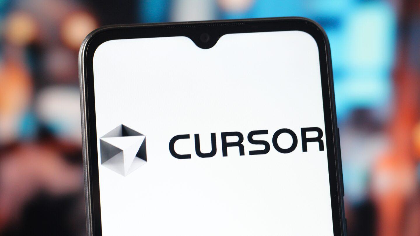 Aplikacja Cursor AI na telefonie. Fot. Thomas Fuller/SOPA Images/LightRocket via Getty Images